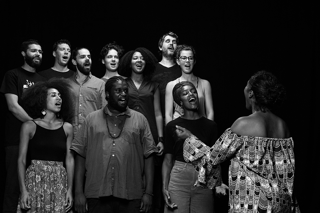 photo d'Isa Belleau en coaching vocal collectif - Le Labo Vocal d'Isa - Coaching vocal, cours de technique vocale, Lyon